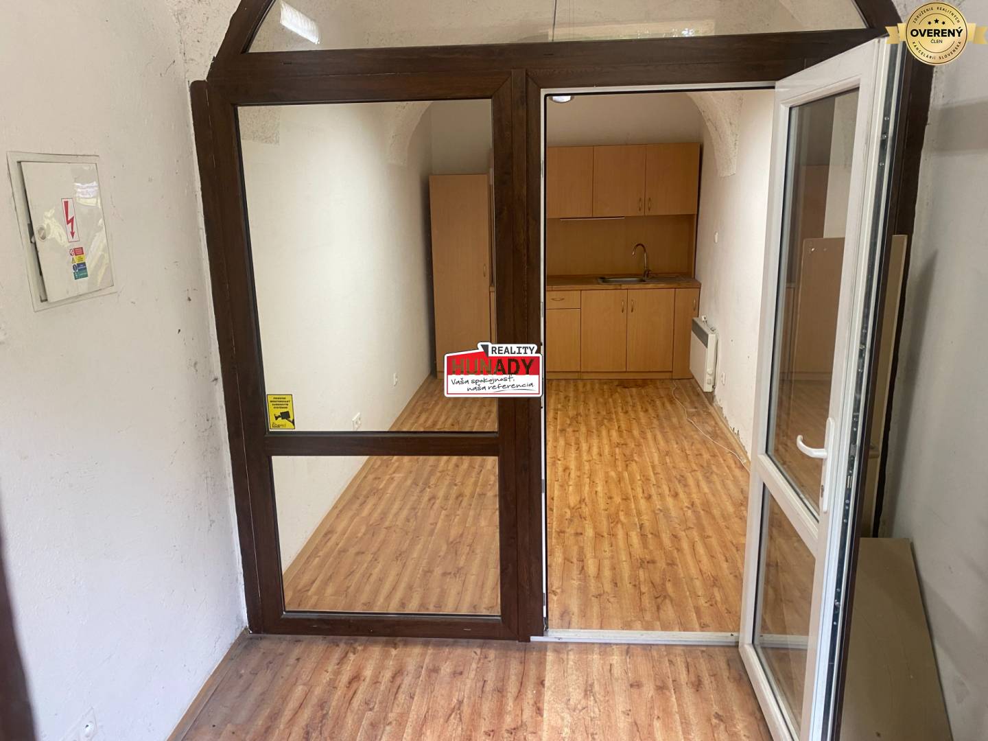 ( 17.5 m²) PRIESTOR NA PRENÁJOM V CENTRE SNV