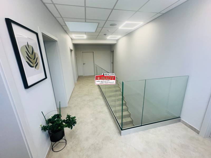 hladam kancelariu v Spisskej Novej Vsi