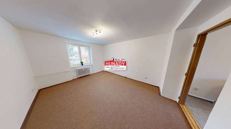 byt na prenajom spisska nova PARKOVANIE PRED BYTOVKOU