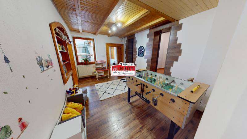 hladam byvanie hnilcik