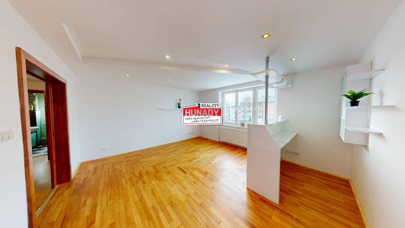 prenájom bytu tehlová bytovka SNV.jpg