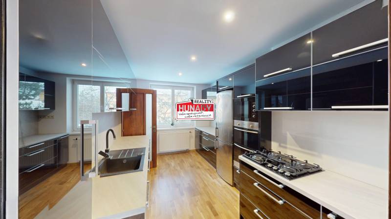 prenájom 3 izbový byt centrum SNV.jpg