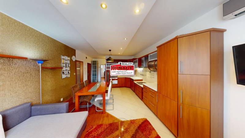 3 izb byt KE s balkonom.jpg